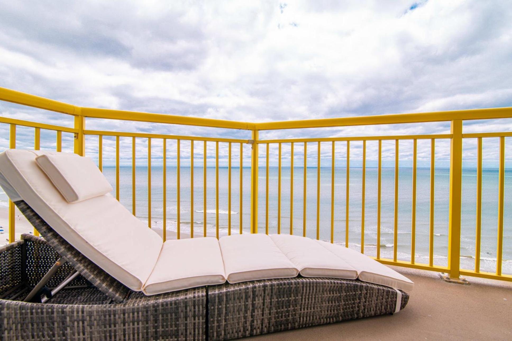 Bay Watch Resort Luxe Oceanfront End Unit Миртл-Бич Экстерьер фото