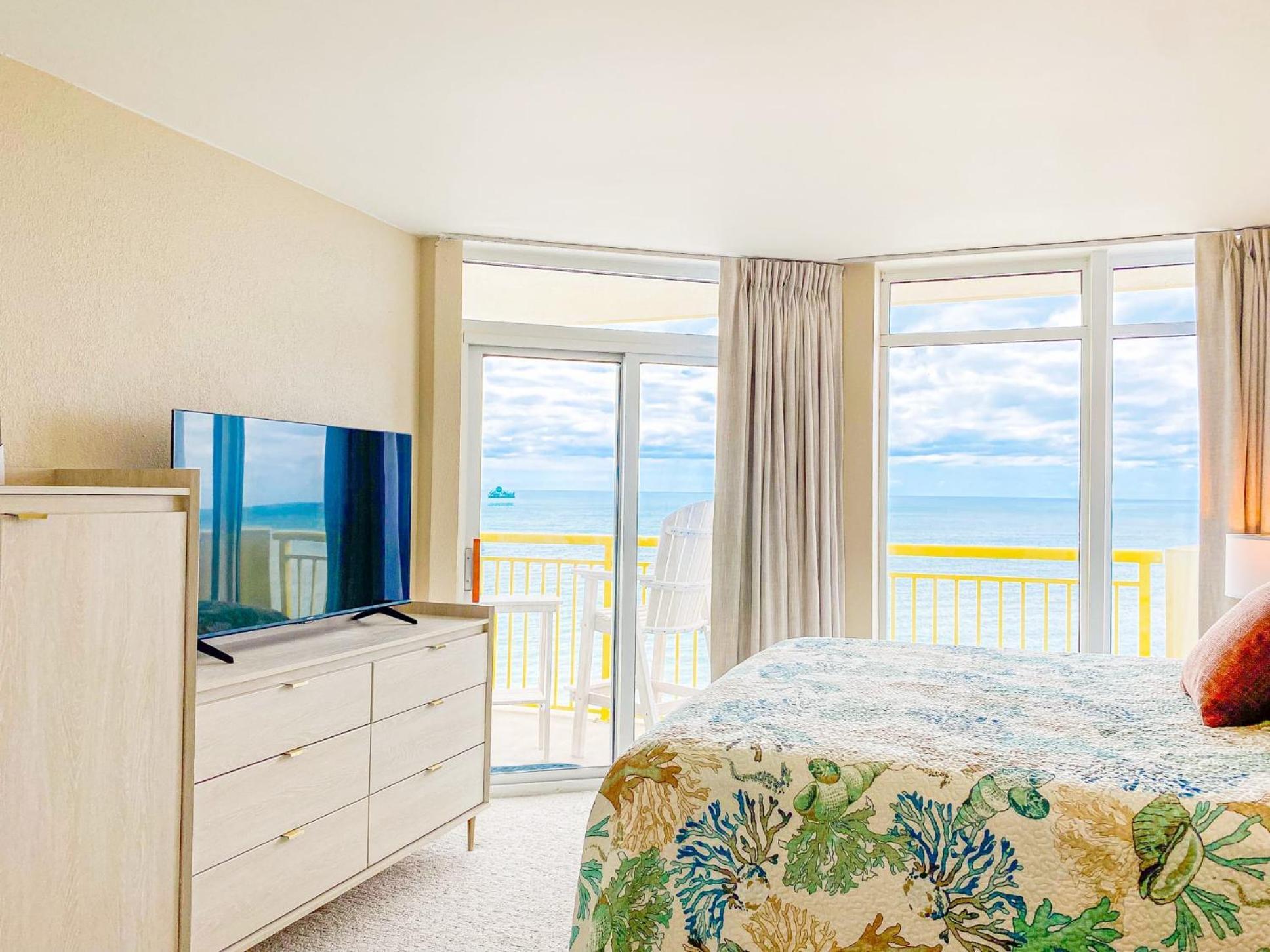 Bay Watch Resort Luxe Oceanfront End Unit Миртл-Бич Экстерьер фото